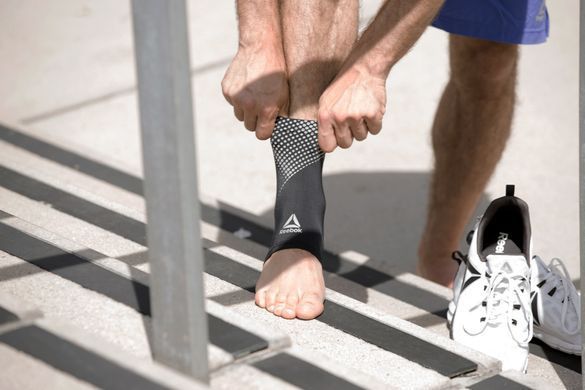 Фіксатор щиколотки Reebok Ankle Support чорний Уні XL RRSU-13126