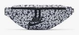 Сумка на пояс Nike NK HERITAGE WAISTPCK - ACCS PR білий, чорний Уні 10 x 41 x 15 см FD5593-010